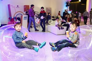 SKOLKOVO: SKOLKOVO Community Gets Together for the New Year Celebration in the Family Day Format SKOLKOVO: SKOLKOVO Community Gets Together for the New Year Celebration in the Family Day Format